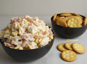 Салат с крекером готовится за 10 минут