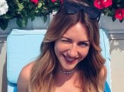 Леся Никитюк засветила ножки в платье камуфляжного принта