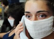 Кабмін забов'язав банки,магазини та аптеки видавати клієнтам маски