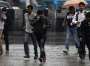 Индия продолжает потерпать от циклона "Окхи"