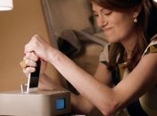 Samsung высмеяла пользователей iPhone в новой рекламе (Видео)