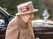 Как всегда стильная: Елизавета II пришла на службу в церковь