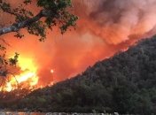 В Калифорнии продолжают бушевать пожары: под угрозой 2 тысячи домов