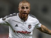 "Вест Хэм" арендовал полузащитника "Бешикташа"