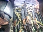 СБУ: Задержанный контрактник, перевозивший автоматы, хотел купить еще и пулеметы