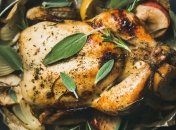 Фантастическая курочка в духовке с яблоками