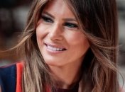 Мелания Трамп одела бейсболку USA для визита в Флориду