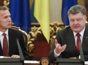 Порошенко и Столтенберг обсудили усиление взаимодействия Украины с Альянсом