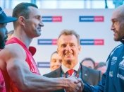 Тайсон Фьюри сравнил свои мышцы и Кличко (Фото)