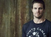 Стивен Амелл дал фанатам свой номер телефона