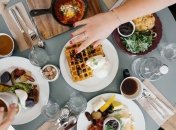 Во всем виноват кишечник: обнаружена новая причина переедания