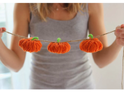 Мастер-класс: гирлянда c тыквами из ниток своими руками