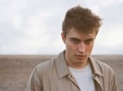 Британский певец Сэм Фендер презентовал эмоциональный клип на песню "The Borders" (Видео)