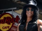 Слэш получил звезду на Аллее славы в Голливуде