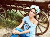 Маша Собко стала обличчям рекламної кампанії патріотичних футболок PEACE