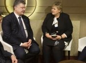 Порошенко и премьер Норвегии отметили важность сохранения санкций против РФ