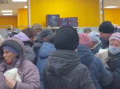 російські пенсіонери б’ються у магазинах