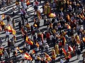 В Мадриде тысячи людей вышли на улицы в поддержку единства Испании