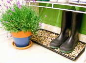 Сапоги на самодельной подставке