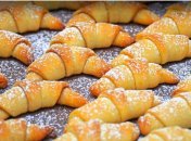 Невероятно нежные ароматные рогалики с фруктовой начинкой