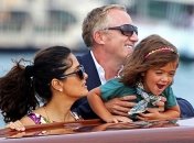 Сальма Хайек с дочкой Валентиной в Калифорнии (ФОТО)