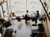 Наглядный пример: как COVID-19 может передаваться в ресторане (Видео)