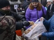 Украина находится на грани пропасти, пишет The Guardian