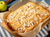 Пирог получается воздушным и с хрустящей корочкой