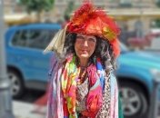 Эта 80-летняя бездомная женщина — местная знаменитость и настоящая икона стиля (Фото)