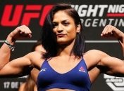 Девушка полностью разделась для боя, но все же провалила взвешивание (Видео)