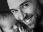 "Как же приятно смотреть на таких отцов": Макс Михайлюк умилил сеть роликом, на котором поет дочери