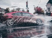 Сильный дождь может навредить авто