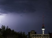 В самый высокий небоскреб Европы ударила молния: впечатляющее видео