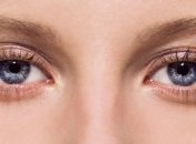 Неправильное нанесение крема для глаз вызывает ужасные отеки