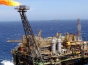 Нефть дешевеет в ожидании встречи ОПЕК по заморозке добычи 