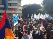 В Ереване проходит митинг за признание независимости Карабаха: эксперт указал на абсурдность ситуации