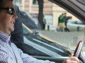 Медведев прокатился за рулем Cadillac Escalade по новой дороге