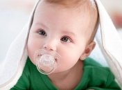 Как правильно приучить ребенка к соске 