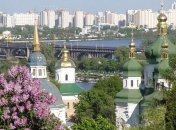 В Киеве пьяный священник пытался застрелиться из травматического пистолета