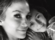 Дочка Дженніфер Лопес написала першу книгу