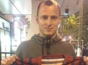 Зозуля продает футболку с автографом Месси