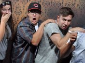 Страшно смешно: убойные эмоциональные фото из комнаты ужасов