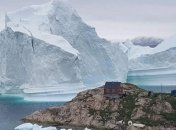 Жителей села в Гренландии эвакуируют из-за гигантского айсберга