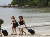 На 10 курортах Таиланда отменили комендантский час