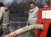 За сутки спасатели откачали 20 тысяч 130 кубометров воды из дворов
