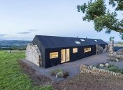 Современный дом в старых каменных руинах (Фото)