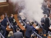 В парламенте Косово распылили слезоточивый газ (Видео)