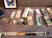 В Киеве понятой во время обыска украл у подозреваемого 20 тысяч гривен