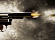 В аптеке Киева пьяный мужчина устроил стрельбу из-за маски: детали ЧП