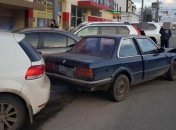 В Харькове пьяный водитель въехал в припаркованные авто 